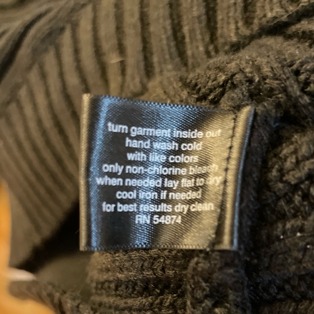 Limited Sweater - Picture 7 of 9